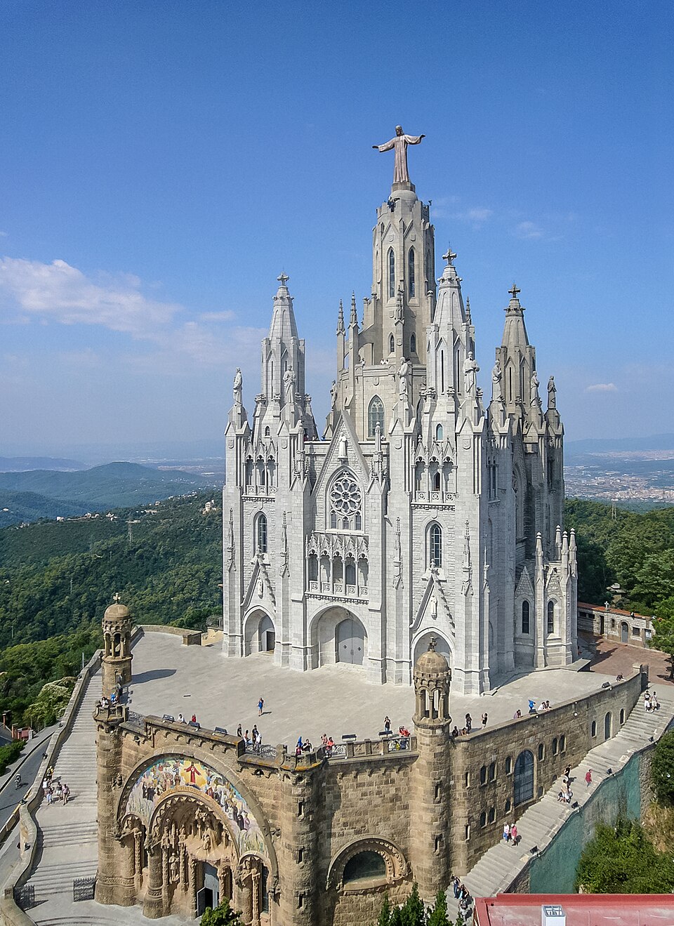 Temple del Sagrat Cor vist des de la Talaia del Tibidabo